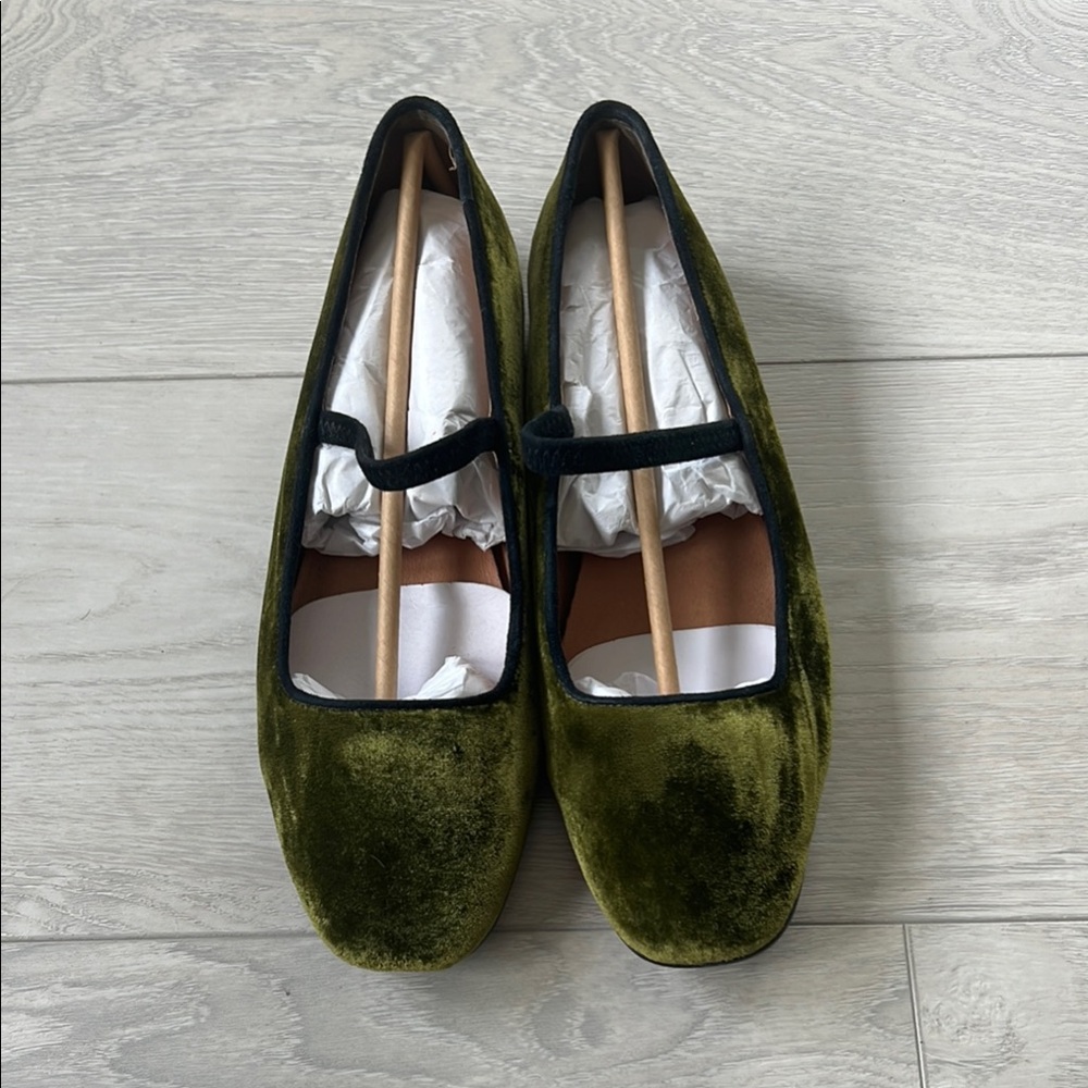 Madewell The Greta Ballet Flat in Green Velvet